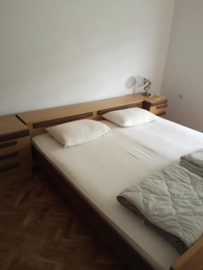 Apartmán Domacinstvo Trifunovic Pretresnja Exteriér fotografie