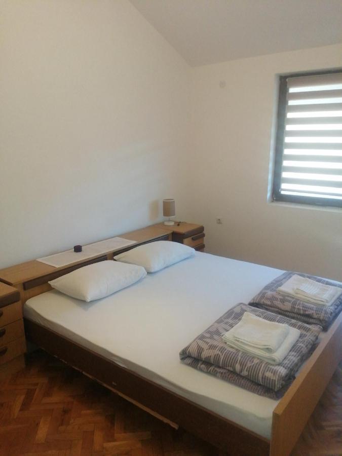 Apartmán Domacinstvo Trifunovic Pretresnja Exteriér fotografie